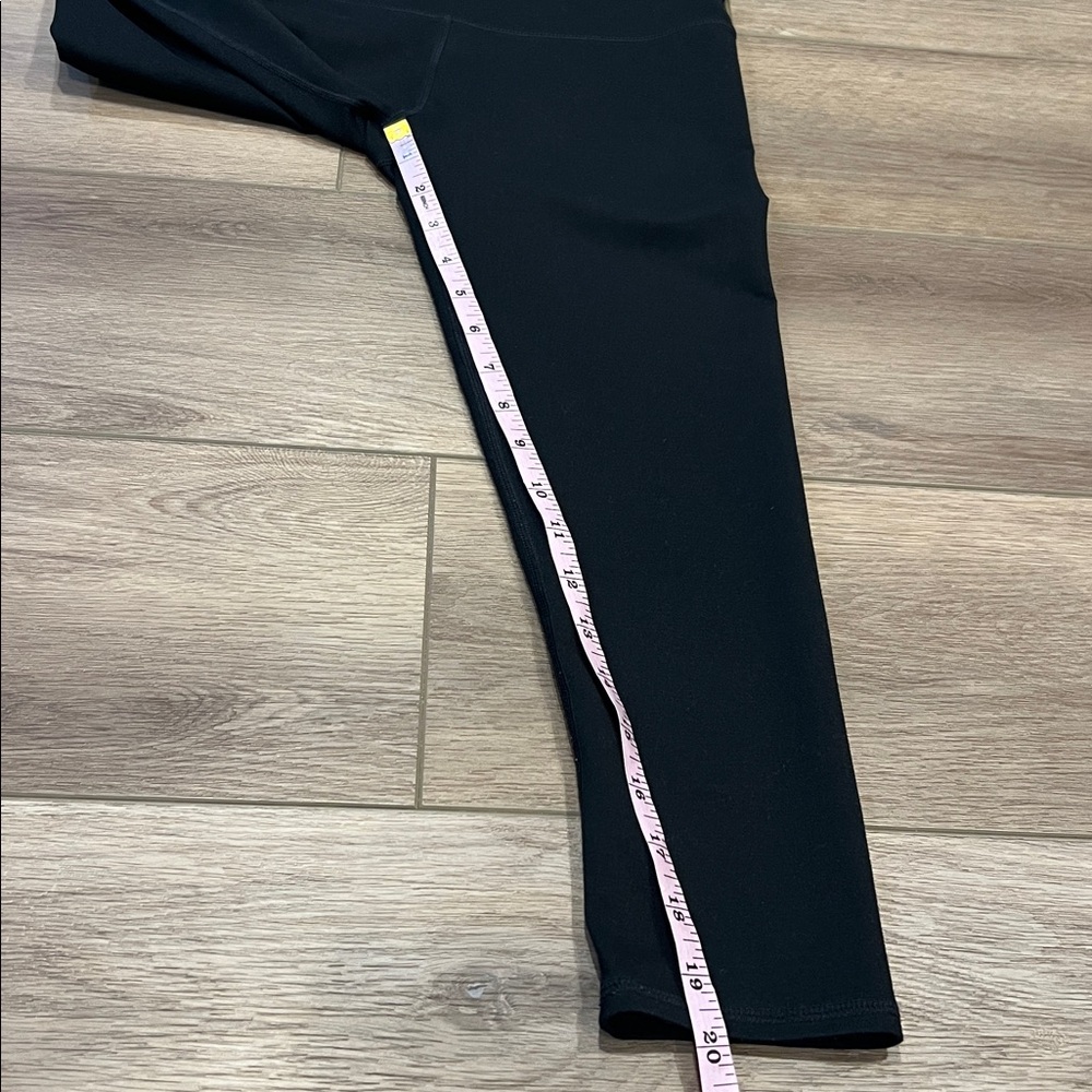 Fabletics Calf Length Cropped Athletic Workout Pants  Solid Black - Picture 3 of 9